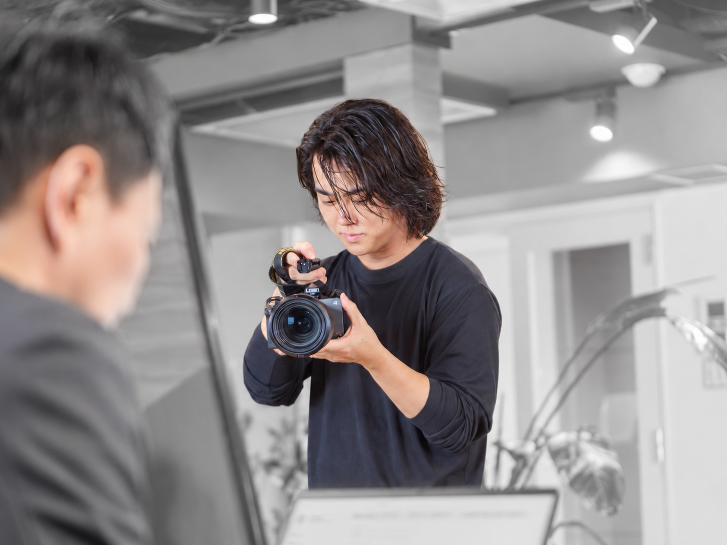 カメラを構える山口博司